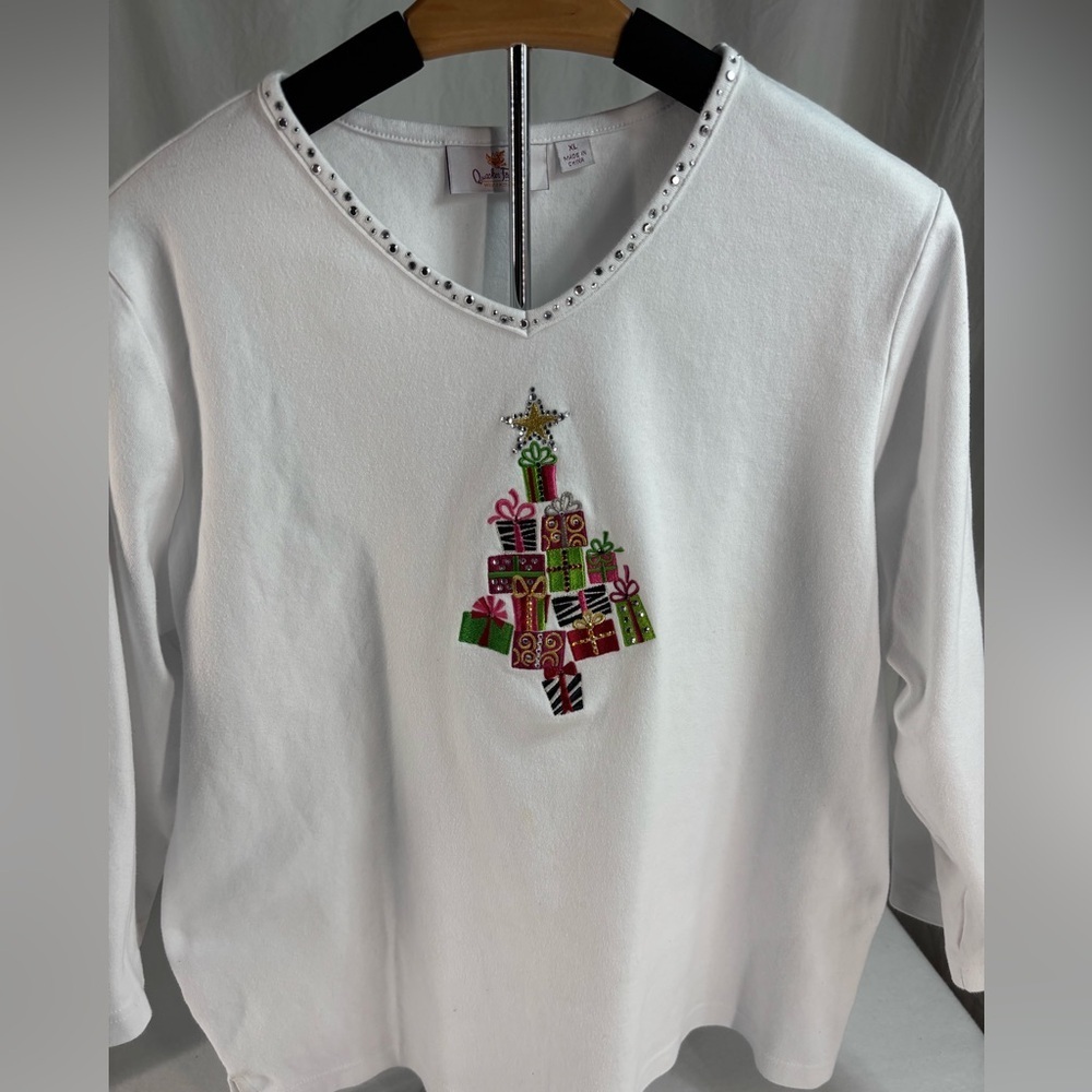 Quacker Factory Christmas Sparkle Top Gift Tree Embroidery XL Rhinestone Trim